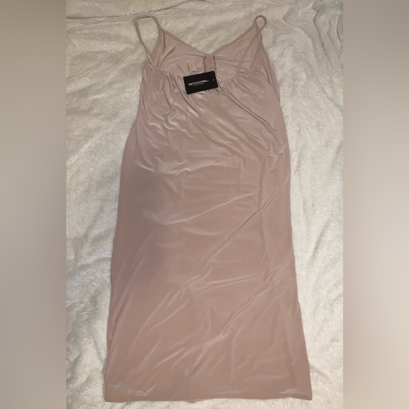 PrettyLittleThing Plus Stone Slinky Strappy Ruched Midi Dress - Picture 6 of 8